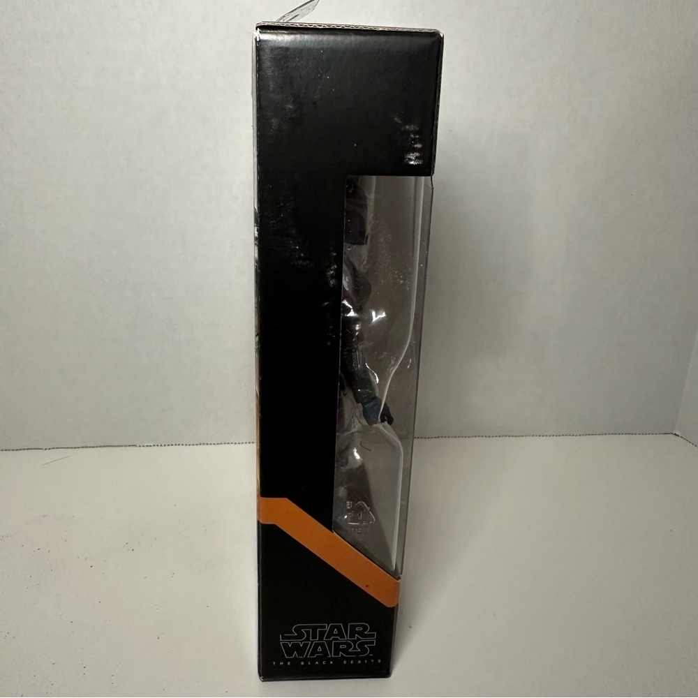 Star Wars Black Series Mandalorian Nite Owl - Picture 2 of 4